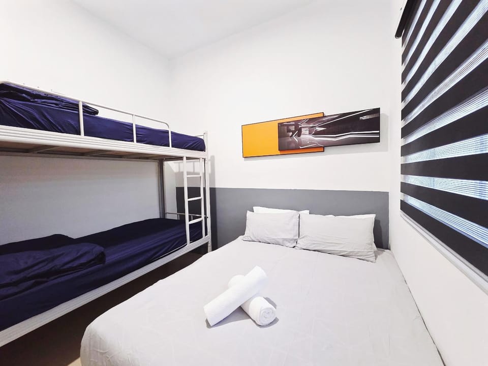 4-12pax 3B3B KTV Homestay Toppen Ikea TV Game Pool Table Mahjong BBQ House in Johor Bahru