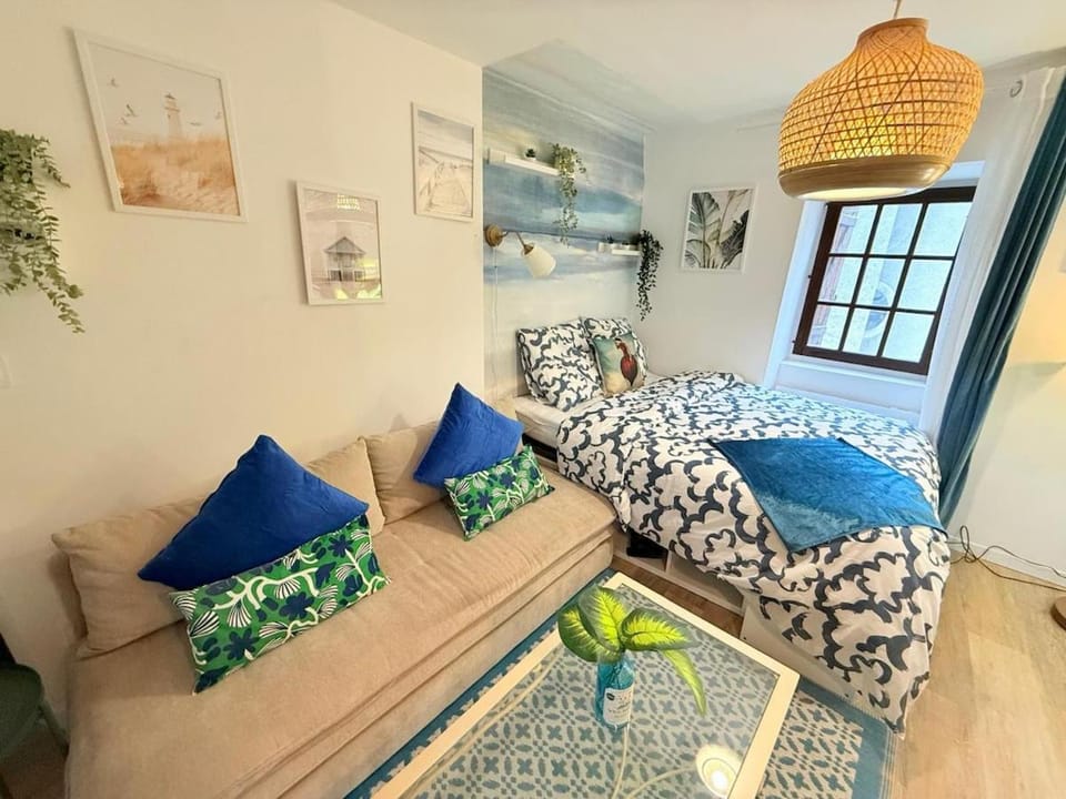 Bed, Living room, Bedroom
