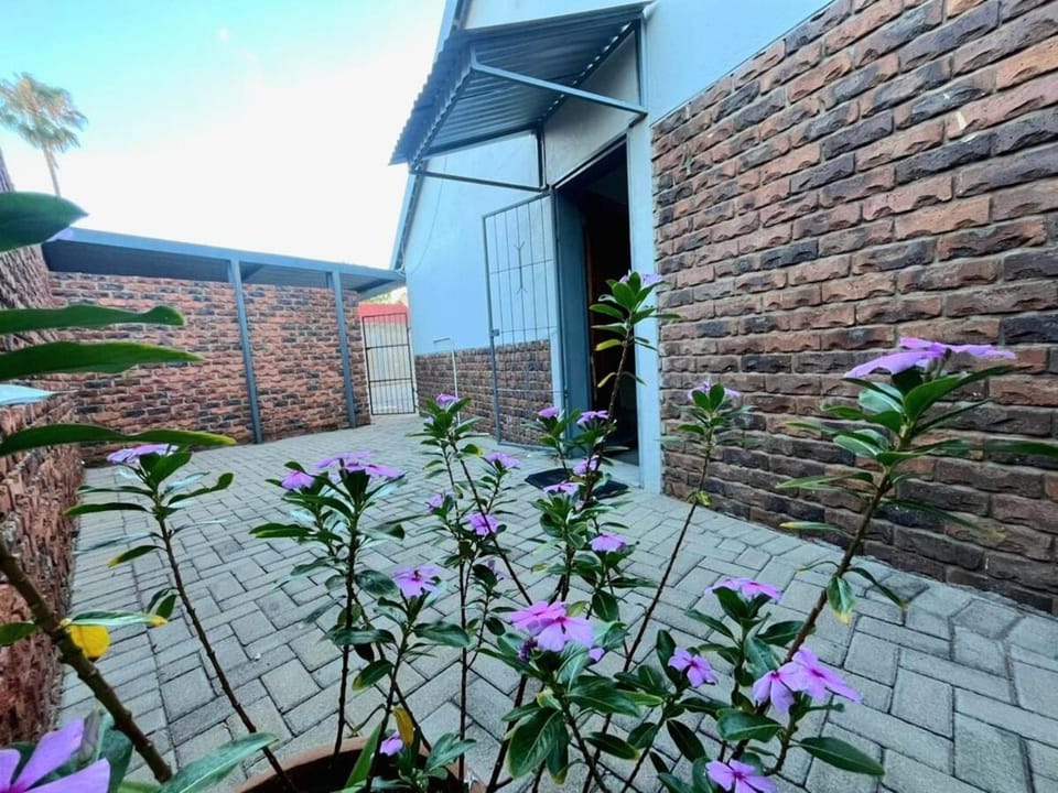 Olive's Quaint Apartment in South Africa