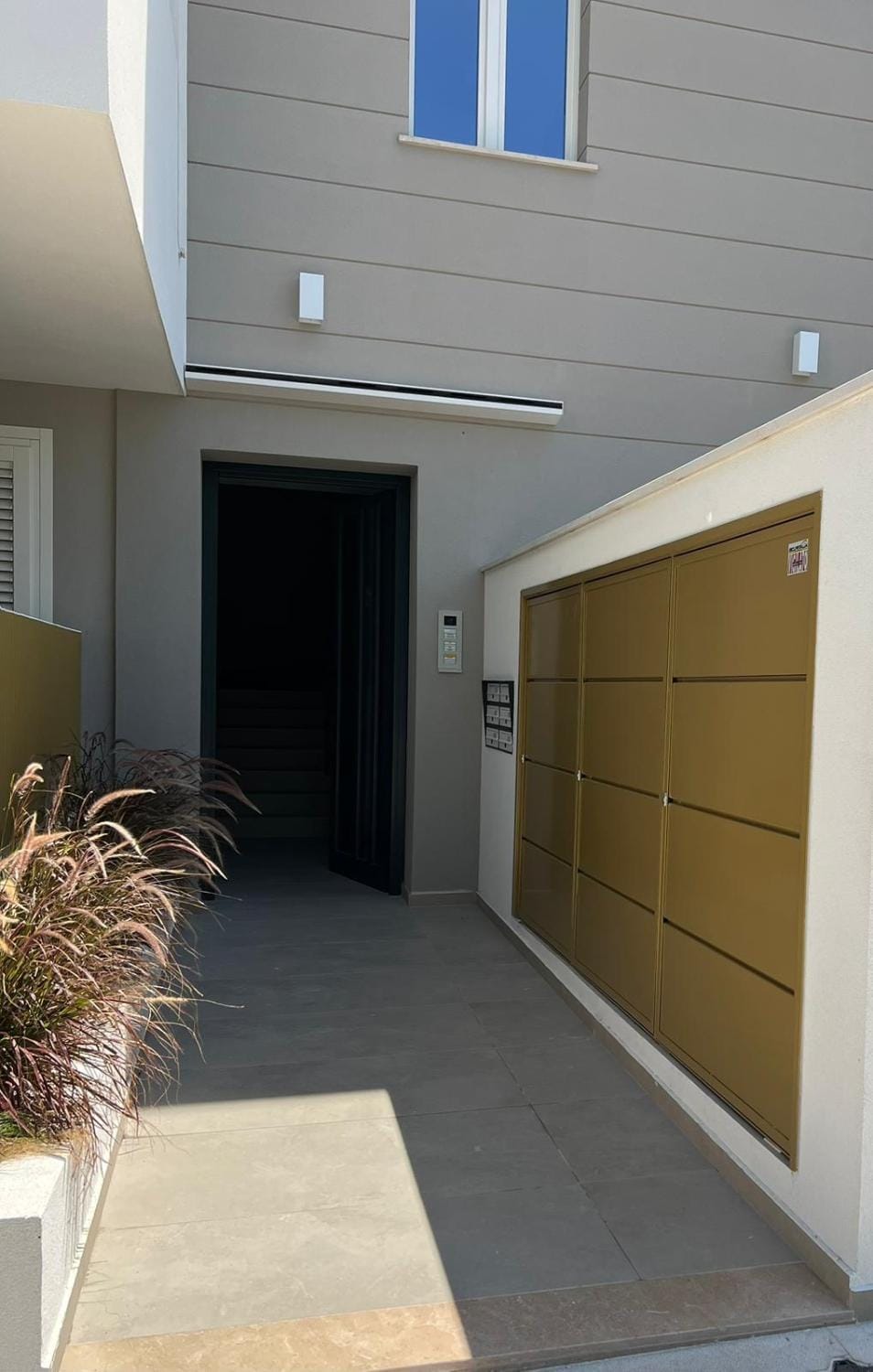 Facade/entrance