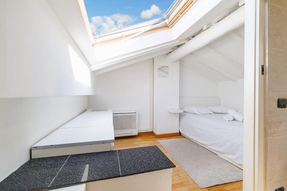 Bed, Day, Photo of the whole room, Bedroom, towels, wardrobe