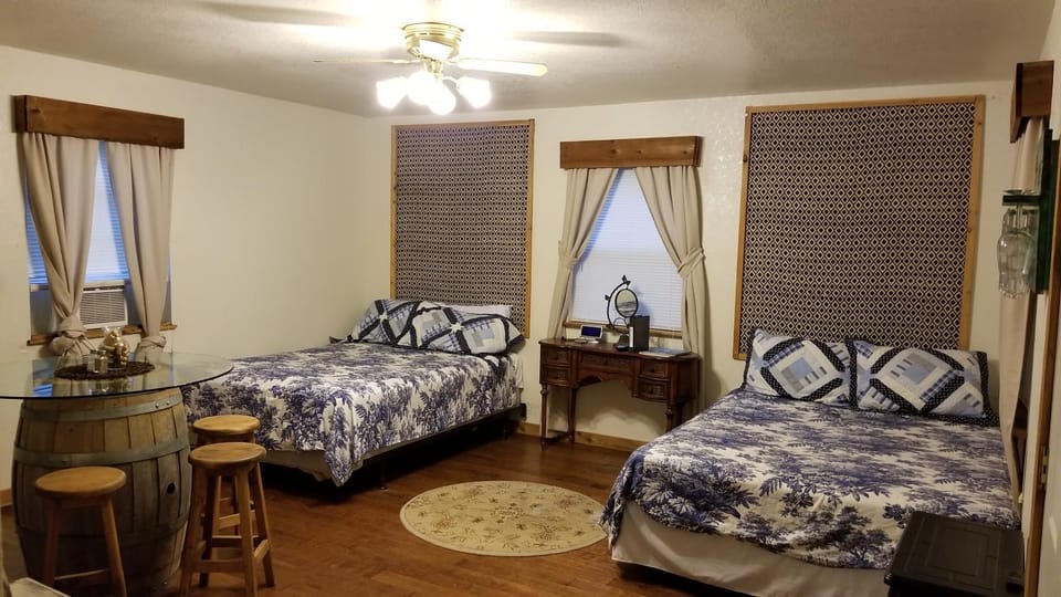Living room, Seating area, Floor plan, Dining area, Bedroom