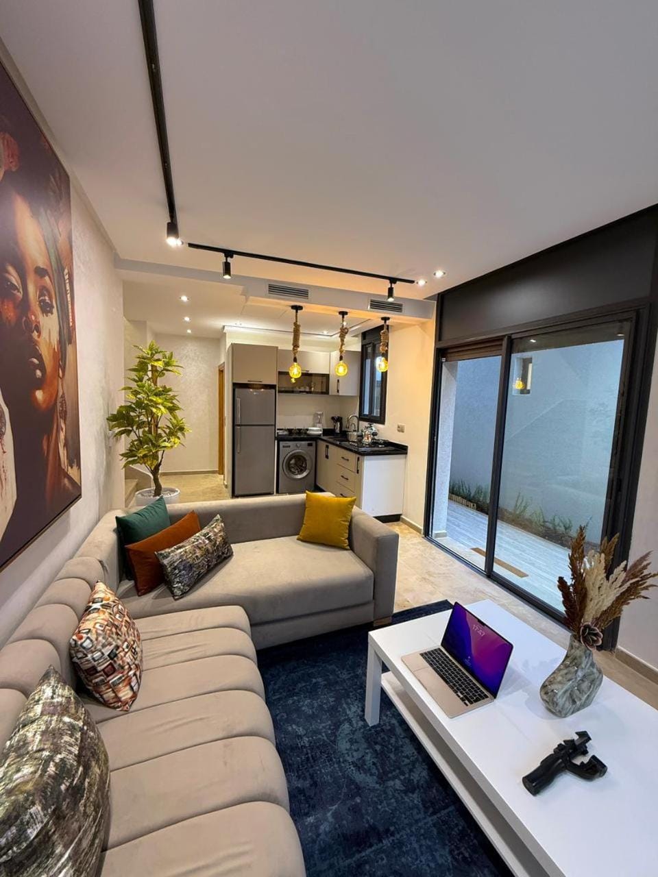 Kitchen or kitchenette, Living room, Seating area, Dining area, minibar, oven, stove