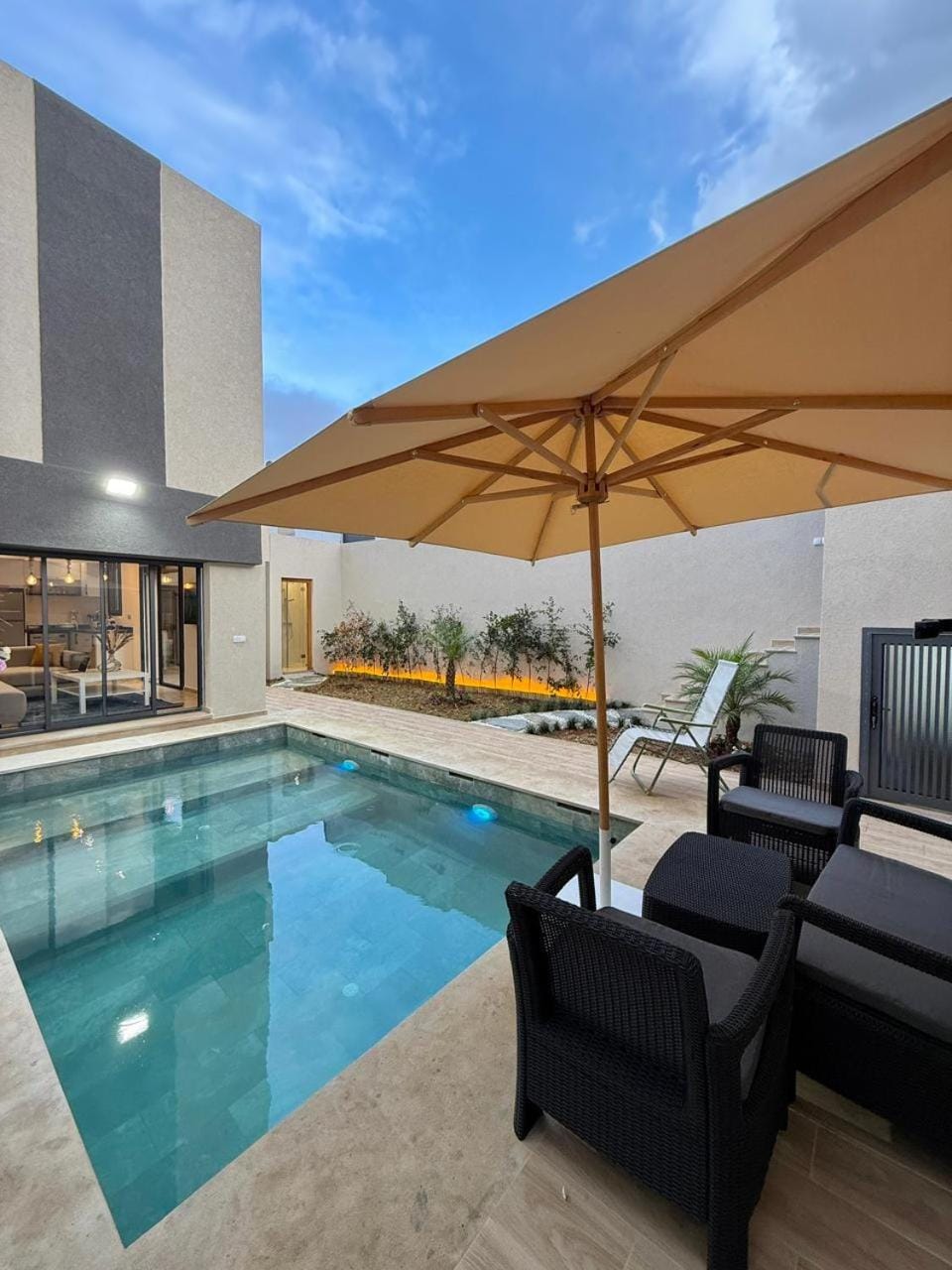 Property building, Patio, Day, Living room, Seating area, Pool view, Swimming pool, Swimming pool, sunbed