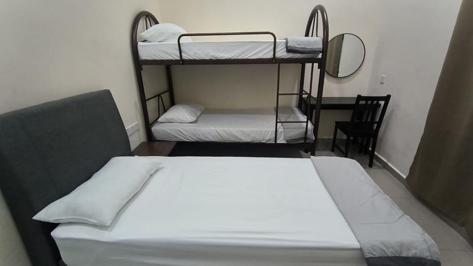 Bedroom, bunk bed