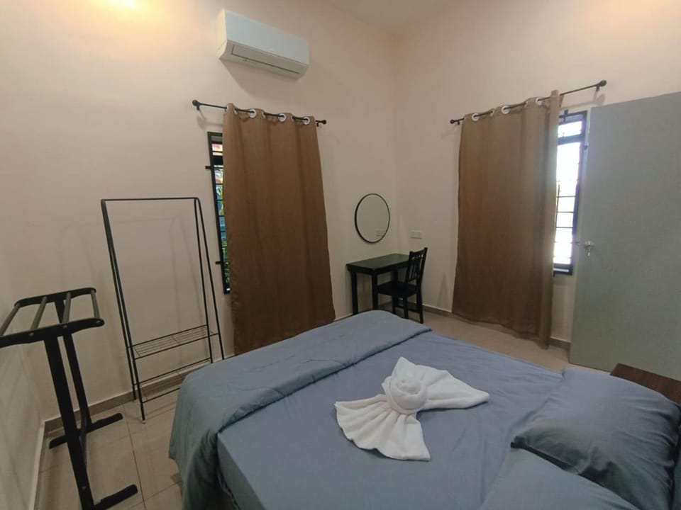 Bed, Bedroom, towels, air conditioner