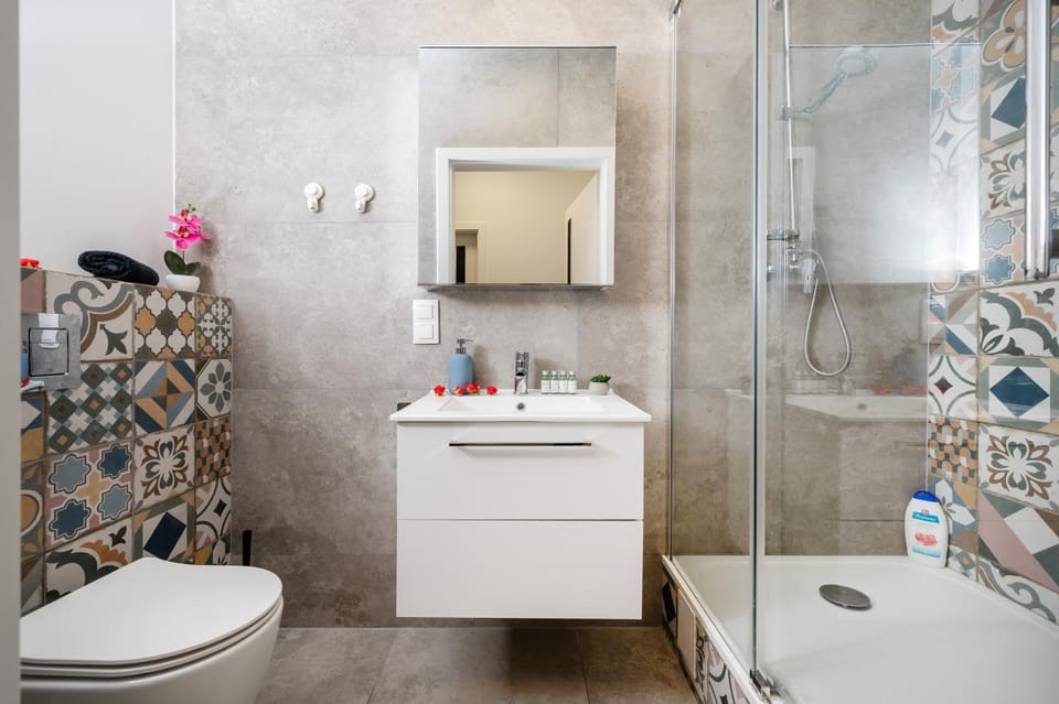 Shower, Toilet, Bathroom