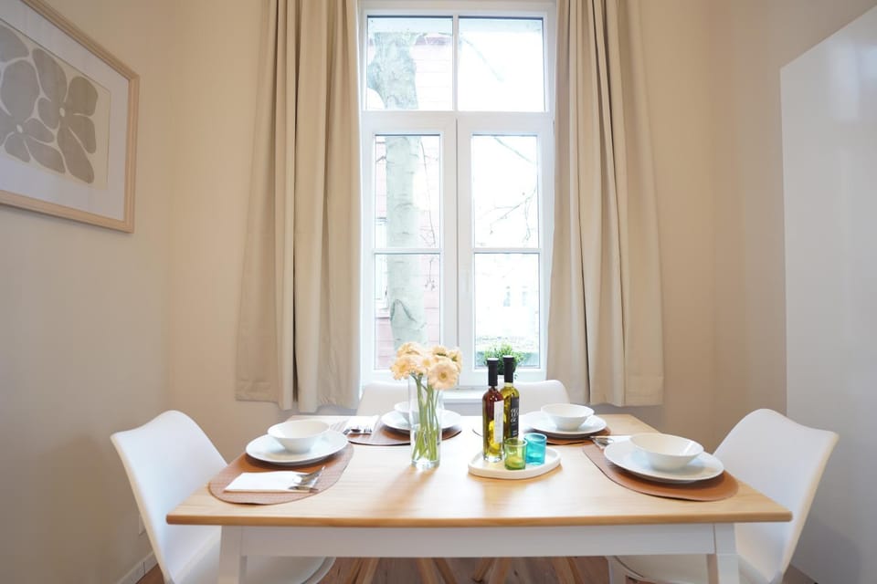 Seating area, Dining area