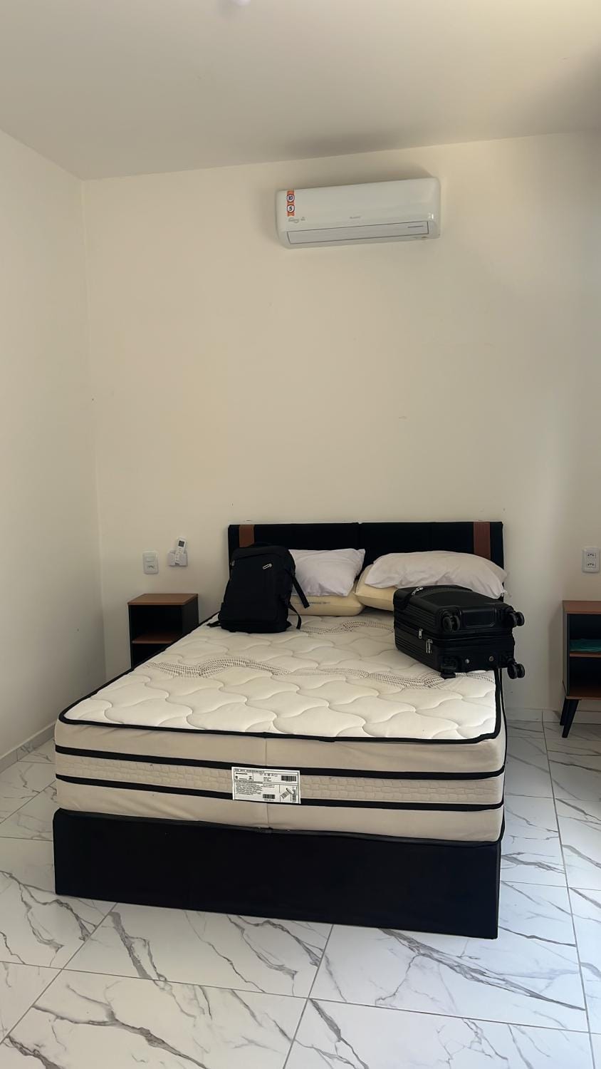 Bedroom, air conditioner
