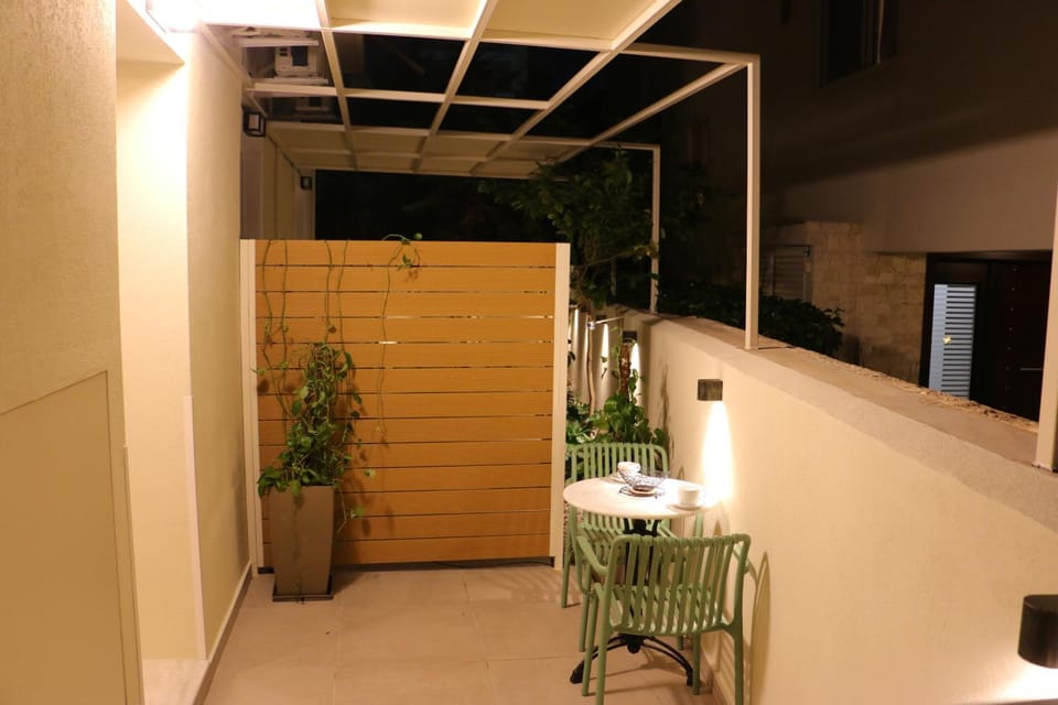Balcony/Terrace, Inner courtyard view