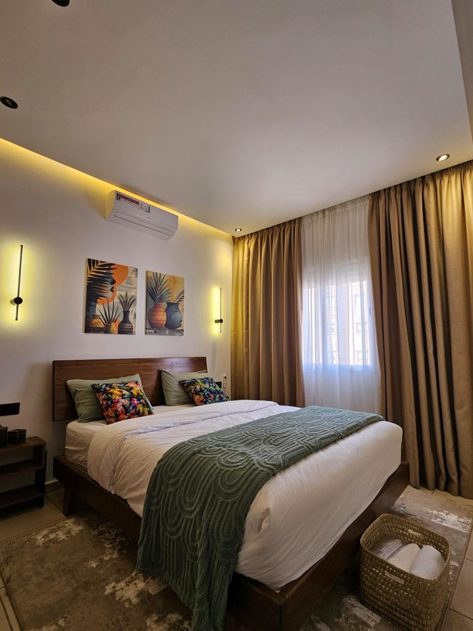 Bed, Photo of the whole room, Bedroom