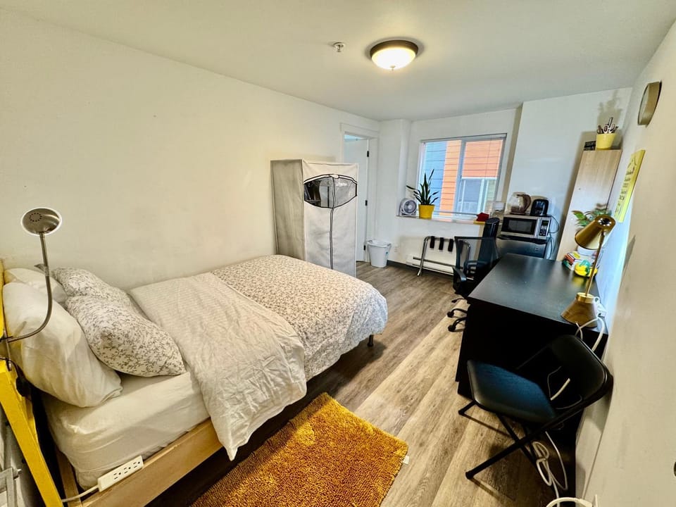 Bed, Kitchen or kitchenette, Photo of the whole room, Seating area, Bedroom