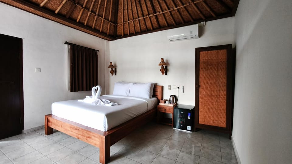 Bed, Photo of the whole room, Bedroom, air conditioner