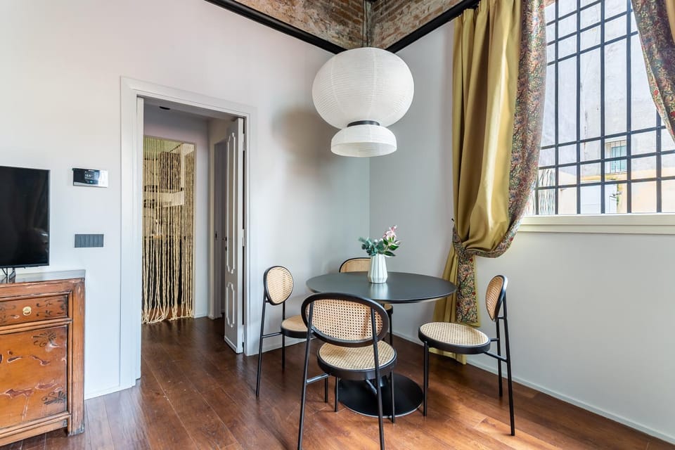 TV and multimedia, Living room, Seating area, Dining area