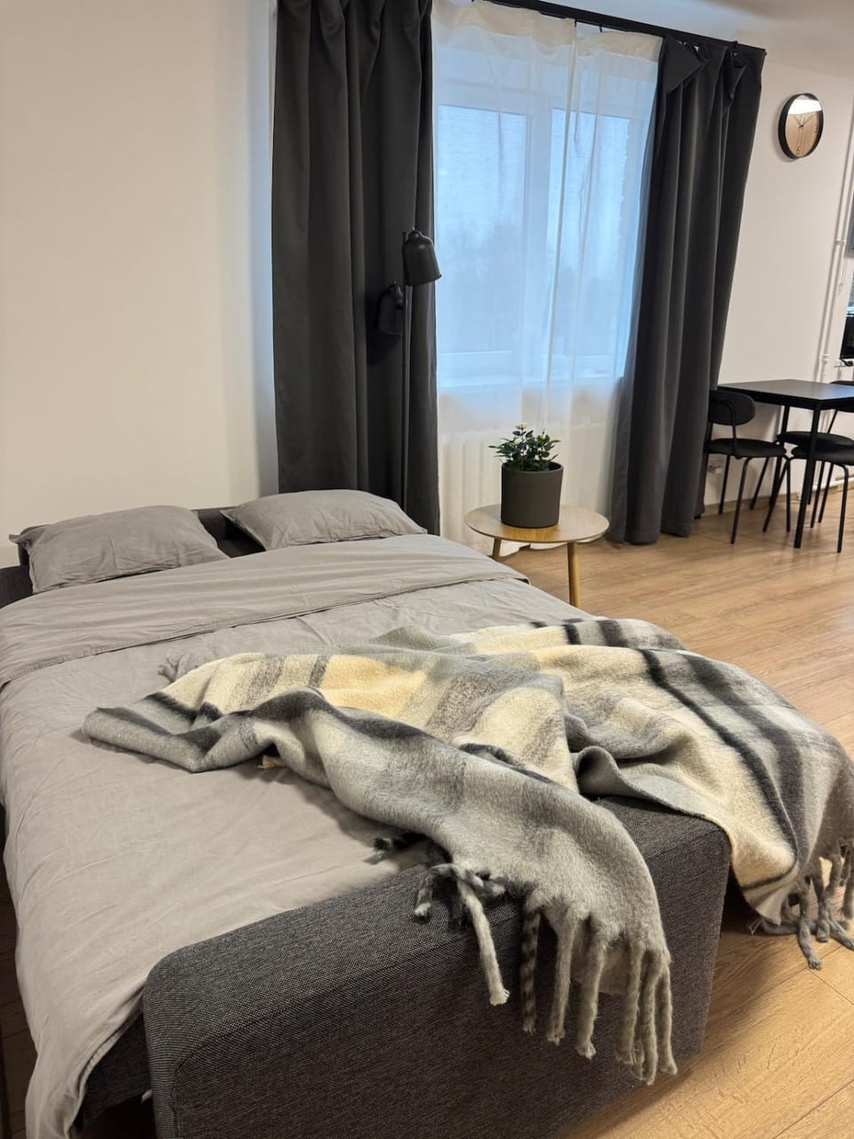 Bed, Living room