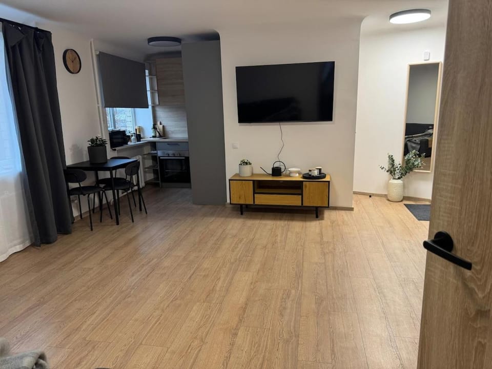 TV and multimedia, Kitchen or kitchenette, Living room, Seating area, Dining area