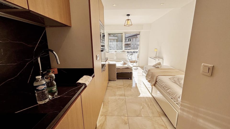 Bed, Kitchen or kitchenette, Living room, Photo of the whole room, Seating area, Dining area, Bedroom