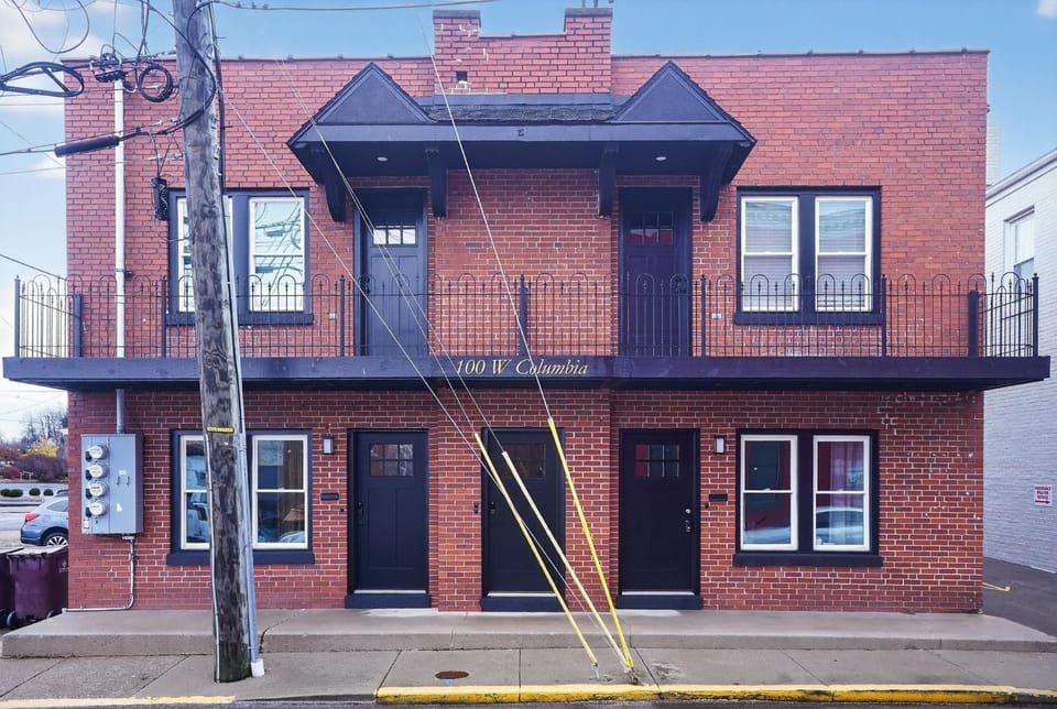 Downtown Historic 1920s Stay, Columbia House Unit A Apartment in Somerset