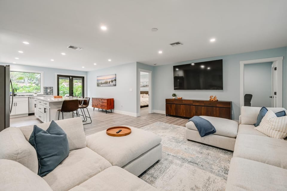 2 Mi to Beach Park: Luxe Bonita Springs Getaway House in North Naples