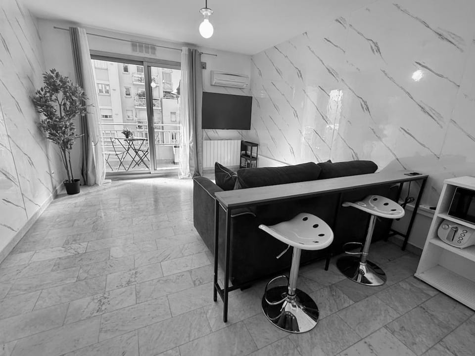 TV and multimedia, air conditioner