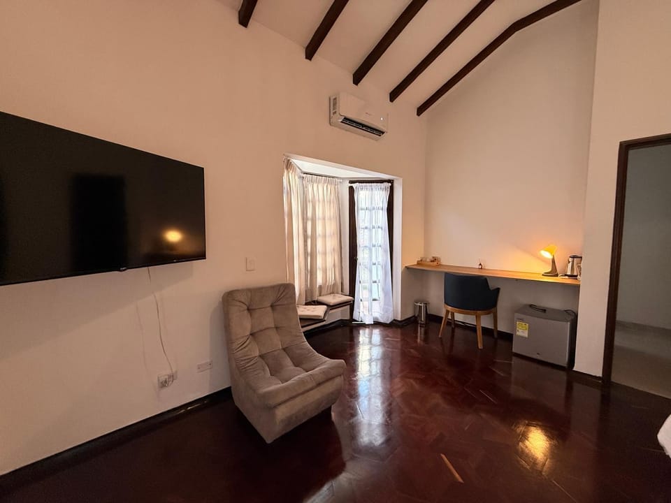 TV and multimedia, Seating area