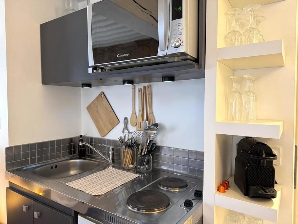 Kitchen or kitchenette