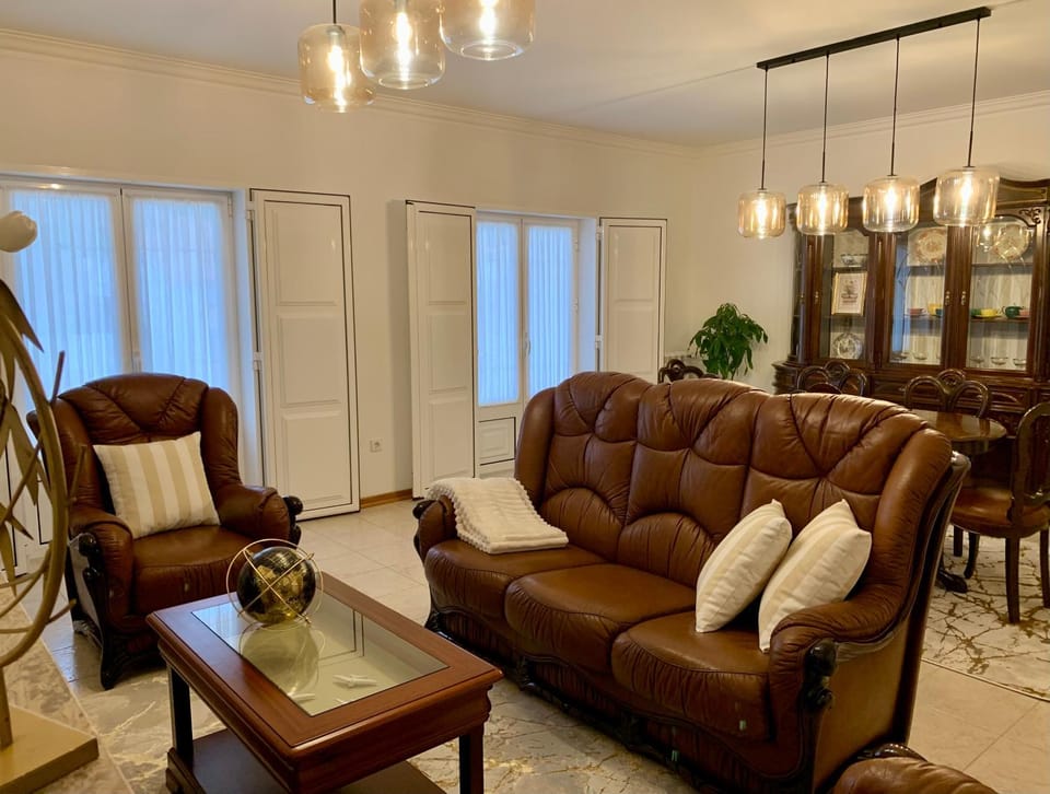 Communal lounge/ TV room, Living room, Dining area