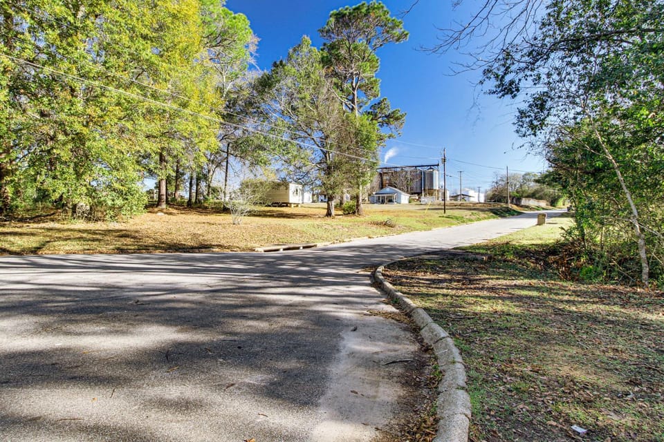 1 Mi to Dtwn Enterprise: Pet-Friendly Home w/ Yard House in Enterprise