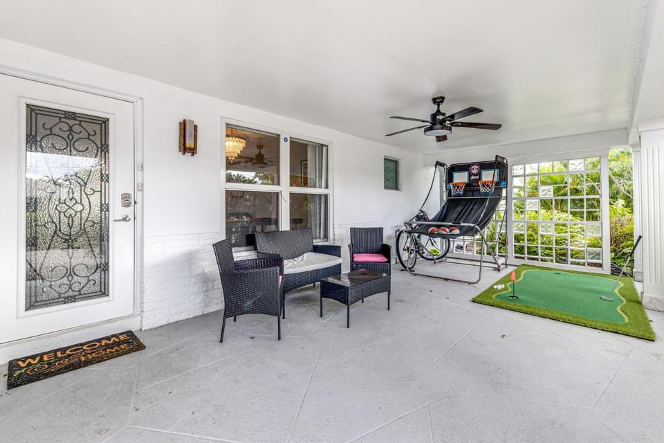 Relax & Play! Home 2 Mi to Delray Public Beach House in Delray Beach