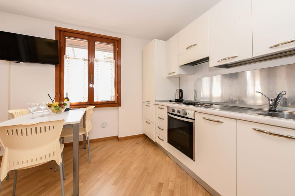 Anna Home View Apartment in Sirmione