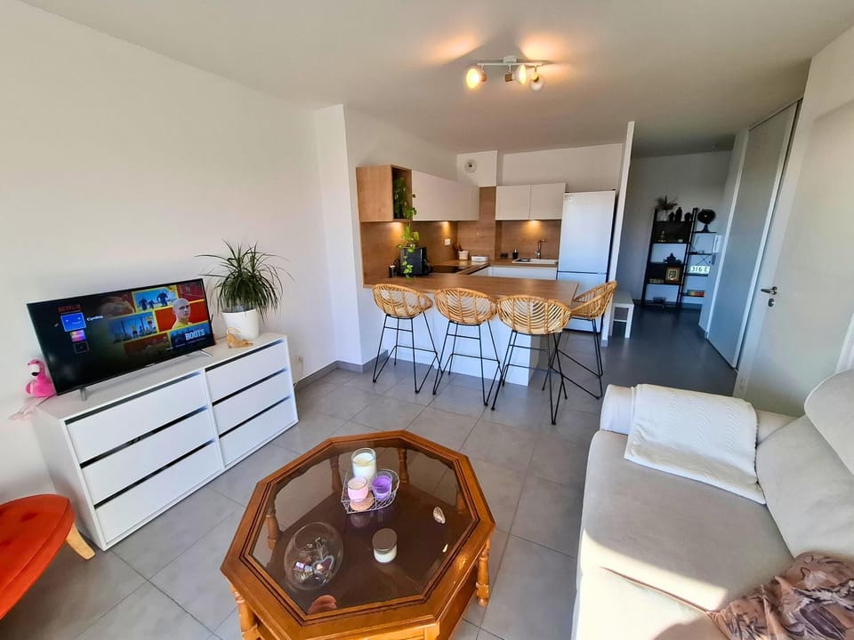 Communal lounge/ TV room, TV and multimedia, Living room