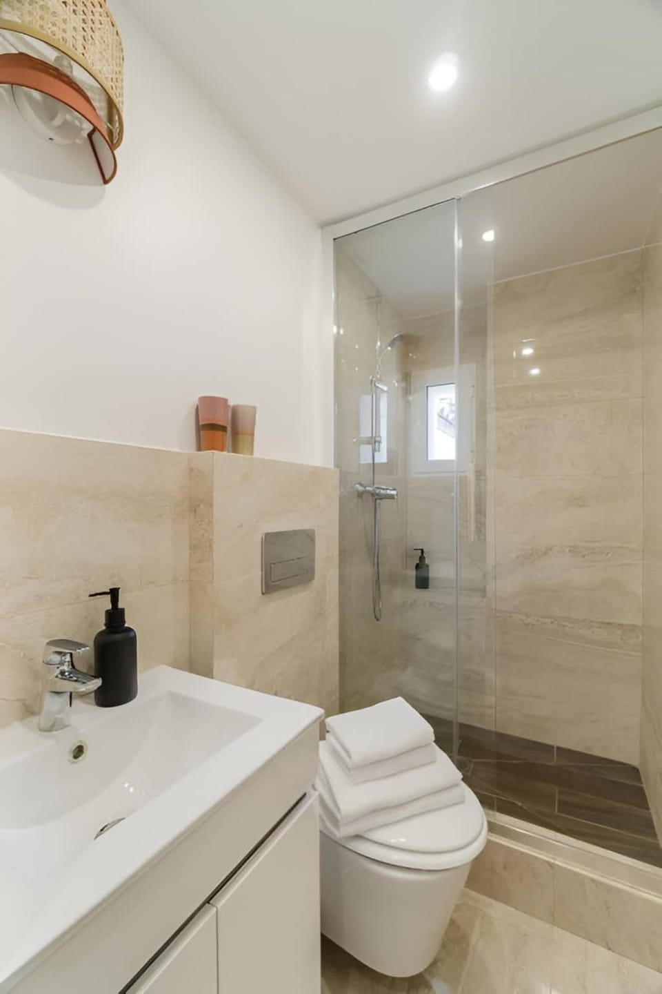 Cozy Lisbon Retreat by the City Center with Balcony Apartment in Lisbon