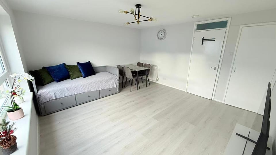 Living room, Photo of the whole room, Seating area, Dining area