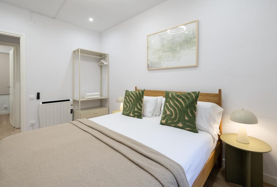 Bed, Bathroom, Photo of the whole room, Bedroom, towels