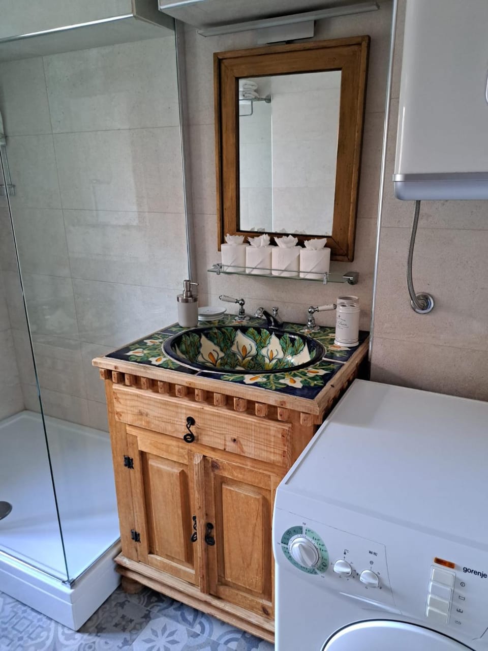 Bathroom, Decorative detail