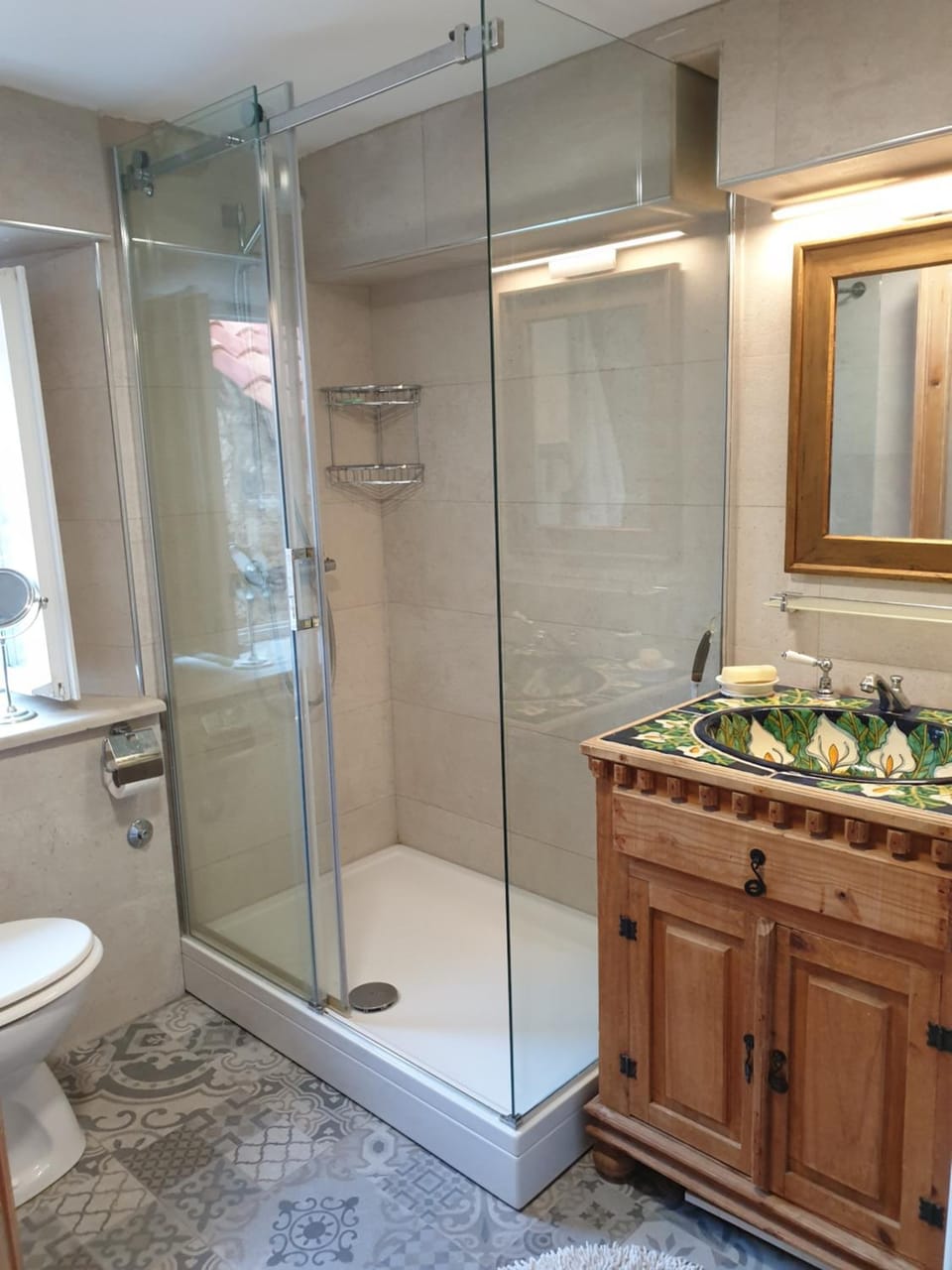 Shower, Toilet, Bathroom, Decorative detail