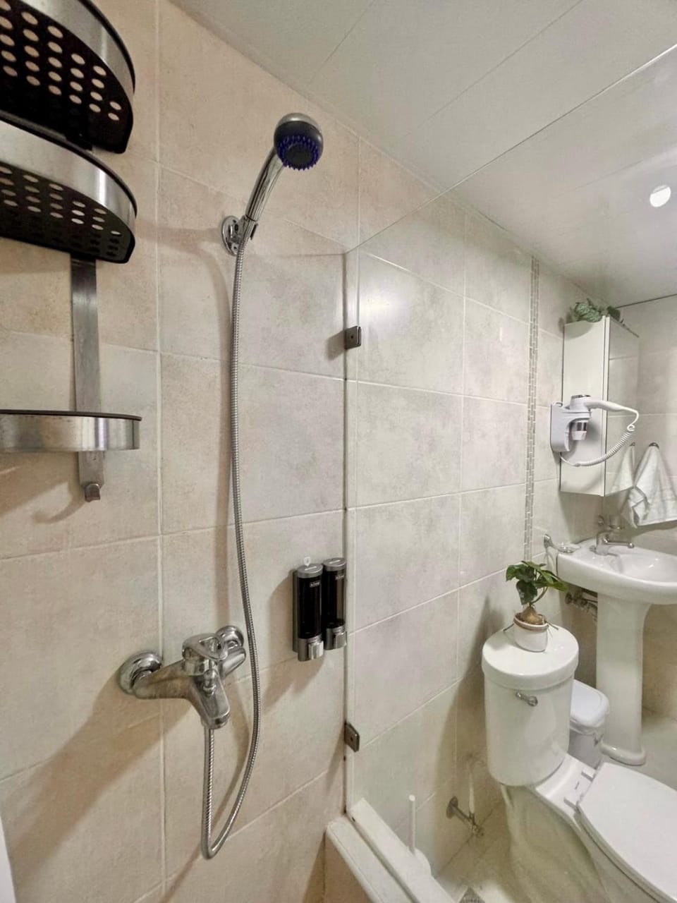 Shower, Toilet, Bathroom, towels