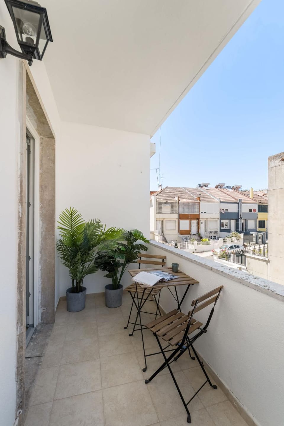 Elegant Lisbon 2BR Apartment with Balcony Apartment in Lisbon