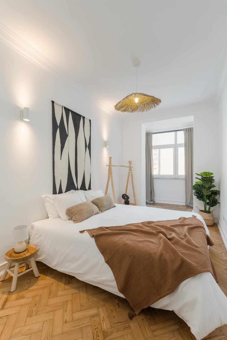 Elegant Lisbon 2BR Apartment with Balcony Apartment in Lisbon