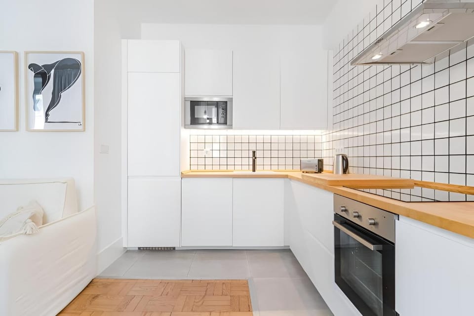 Charming Lisbon 2BR Apartment with Balcony Apartment in Lisbon