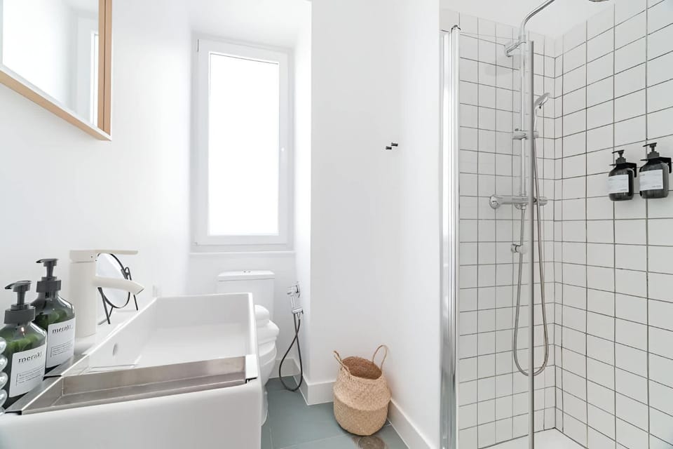 Charming Lisbon 2BR Apartment with Balcony Apartment in Lisbon
