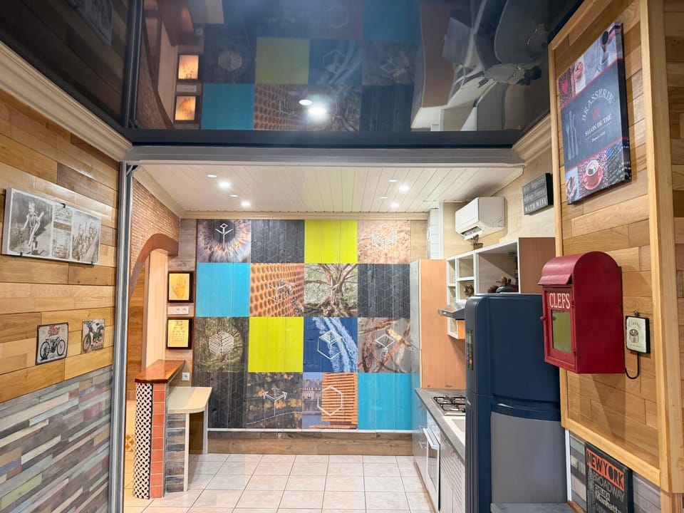 Kitchen or kitchenette