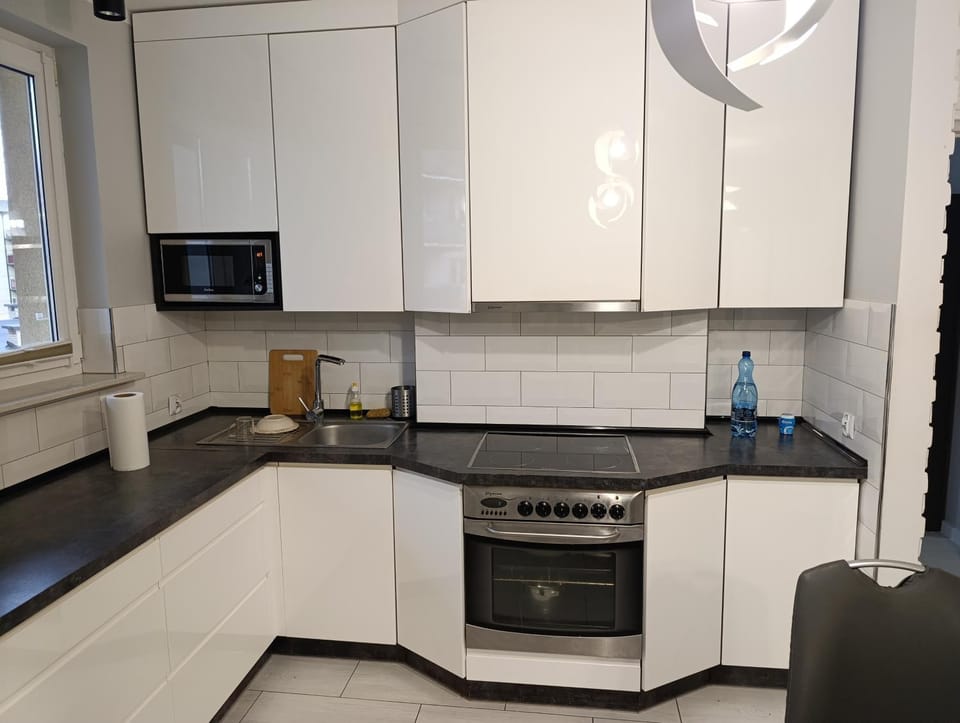 Kitchen or kitchenette, oven, stove