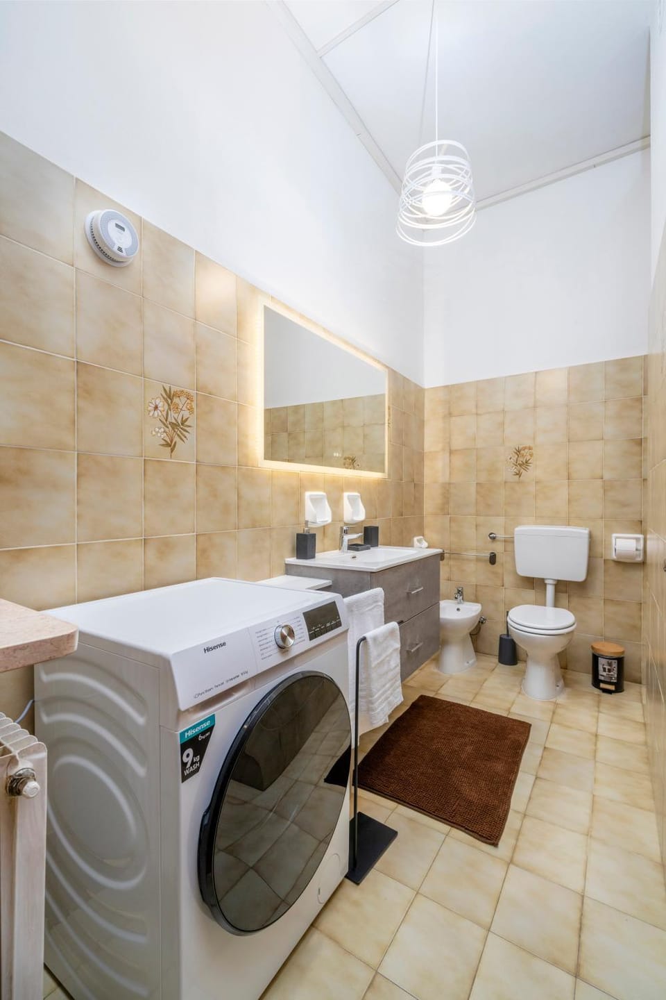 Toilet, Bathroom, towels, laundry, laundry, washing machine, washing machine, dryer