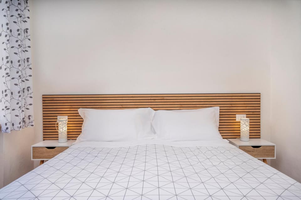 Bed, Photo of the whole room, Bedroom, towels, towels