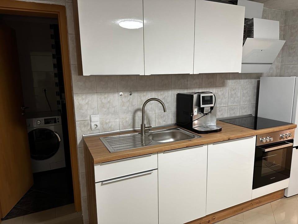 Kitchen or kitchenette, kitchen, kitchen