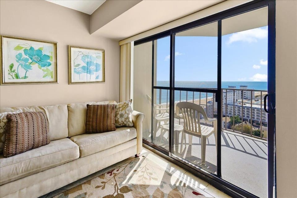 1 BR Condo with Side Ocean View and Outdoor Pool! House in Ocean City