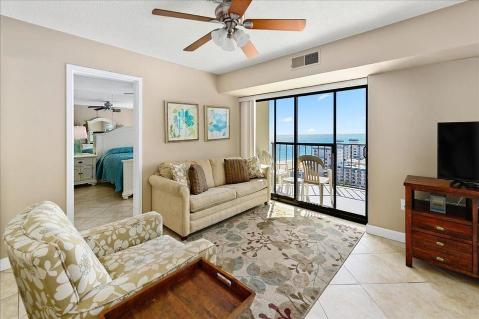 1 BR Condo with Side Ocean View and Outdoor Pool! House in Ocean City