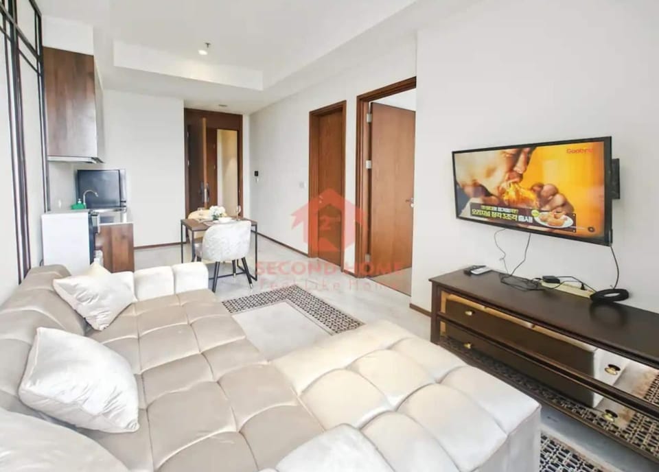 Luxury 1BR Veranda Lb Bulus Private Lift & Pool Apartment in South Jakarta City