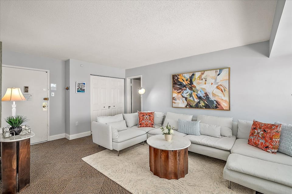 Updated 2 Bedroom Condo at the 9400 Building with Ocean Views! House in Ocean City